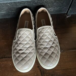 Women’s sneaker